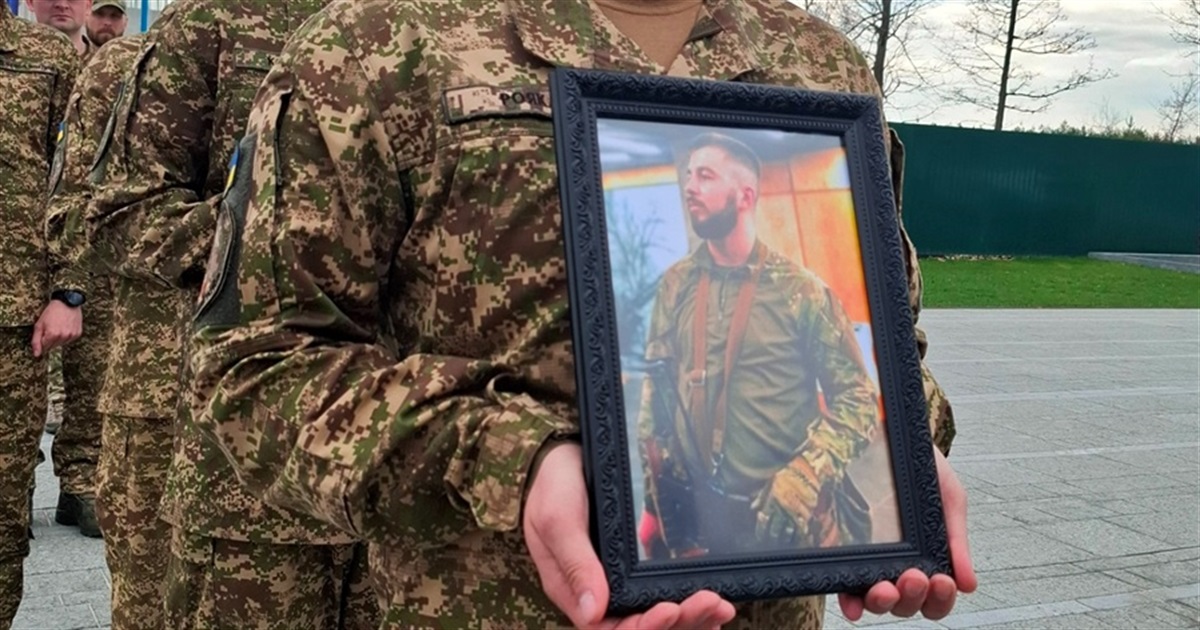 "Козацького" поховали через 4 роки. Рідні "азовця" чекали на відкриття військового кладовища