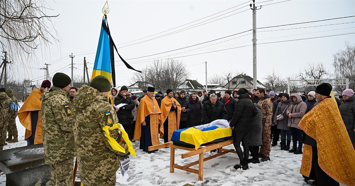 Життя – звитяга: в Сущанах провели в останню дорогу земляка-захисника Анатолія Литвина