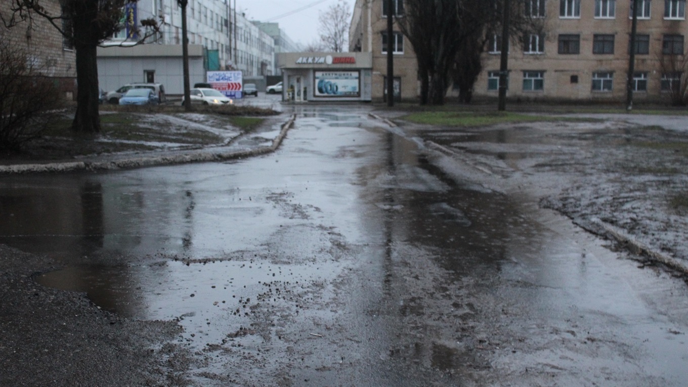 Вместо вьюги в Мелитополе льет рекордный дождь, а штиль на море сменился сильным штормом 