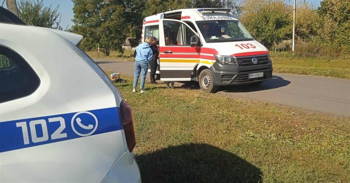 Під час перевірки поліцейські Білопільщини виявили хвору жінку і допомогли доправити її до лікарні