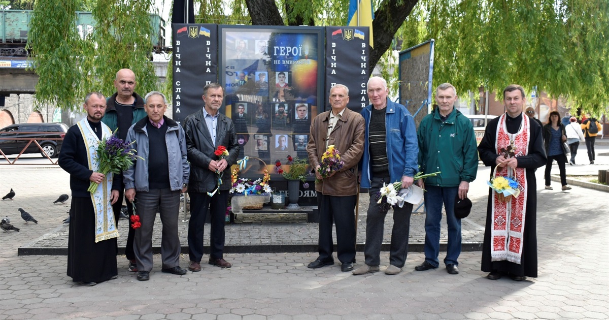 У Жмеринці у День Героїв вшанували пам’ять захисників, які віддали своє життя за Україну