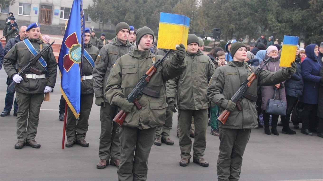 На центральній площі Калинівки нацгвардійці присягнули українському народові