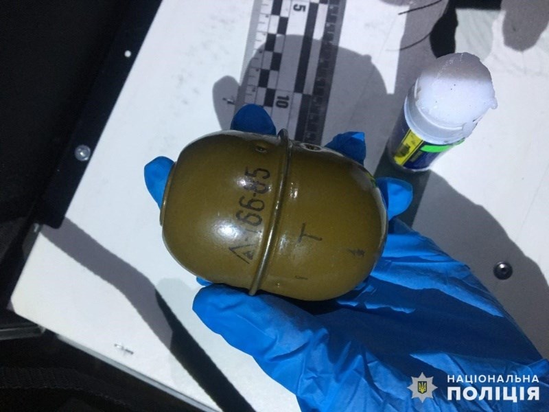 Покровчанин возив у своєму автомобілі боєприпаси і наркотики