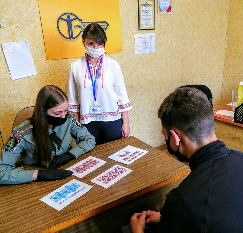 Вишиванка стала темою бесіди у відділі пробації 