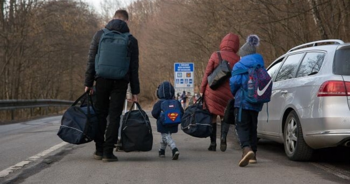 У яких випадках чоловіки можуть перетнути кордон у період воєнного стану і які документи потрібні?
