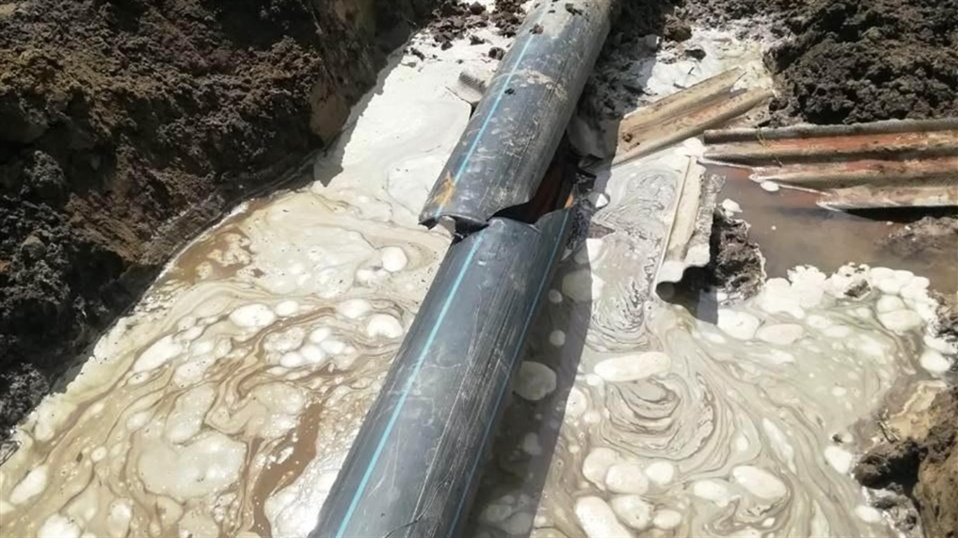 Невідомі розірвали нову поліетиленову трубу «Червоноградводоканалу». Без води – Гірник і Межиріччя