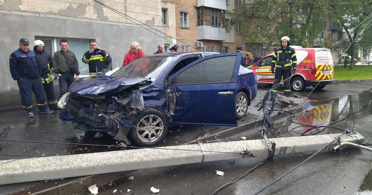 В Измаиле сегодня произошло сразу два ДТП: пострадали машины и столбы