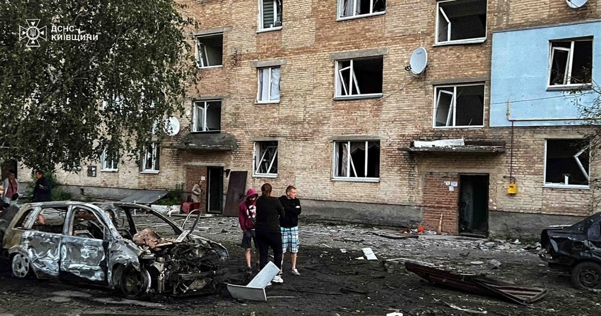 Унаслідок нічної атаки на Київщині постраждали люди, пошкоджені будинки та авто