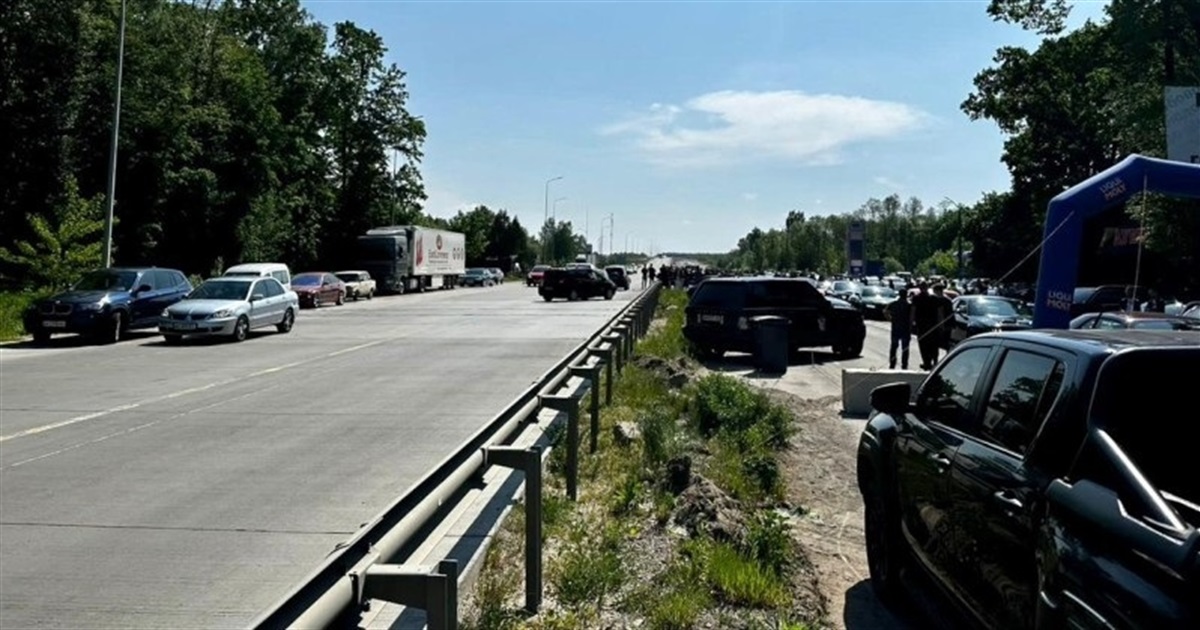 У незаконні автоперегони на трасі Київ-Чоп втрутилися поліцейські: що відомо