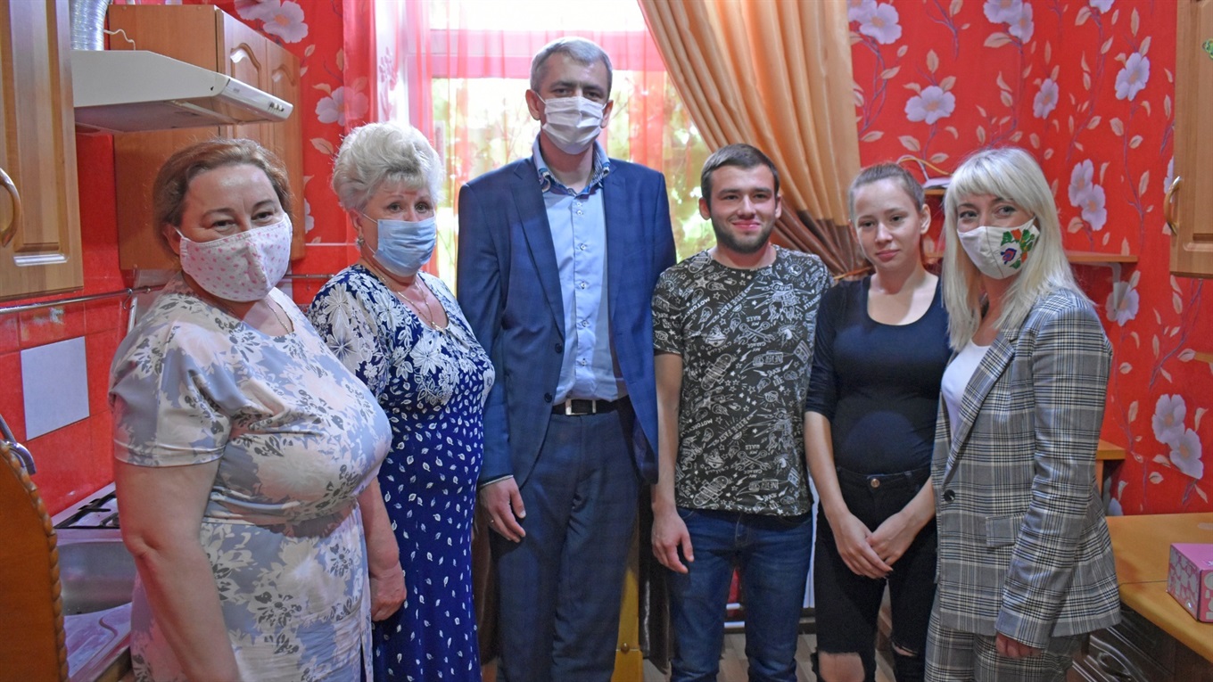 У Жмеринці учаснику АТО, особі з числа дітей-сиріт, вручили ключі від квартири: відео