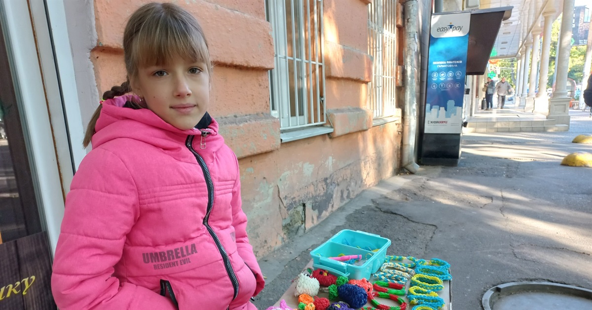 «Хочу, щоб ми перемогли і був мир». 8-річна одеситка збирає на дрони для військових