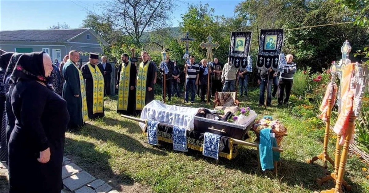 У селі Стрілецький Кут провели в останню путь військового медика, учасника АТО Валерія Мегеру