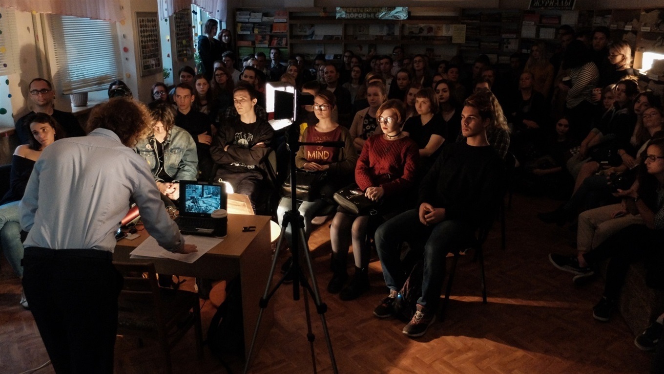 «Жизнь без мяса» и с танцами. Как библиотека в Донецке стала тусовочным местом молодежи