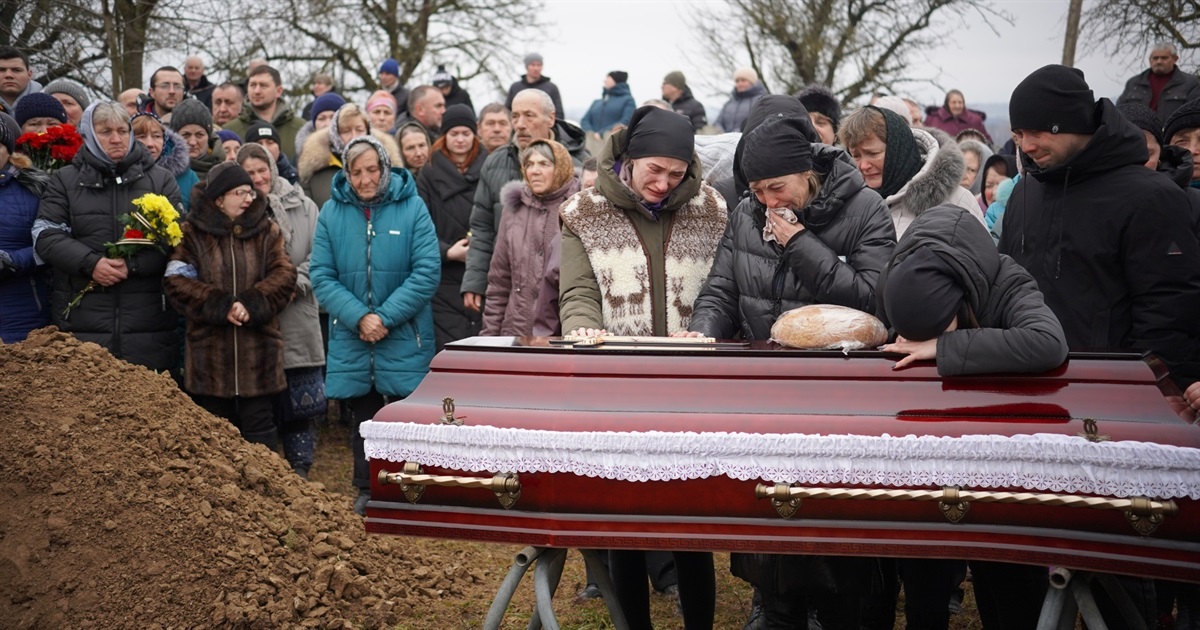 Через 10 днів після Різдва його серце зупинилося. У Завадинцях попрощалися з Богданом Дикунцем