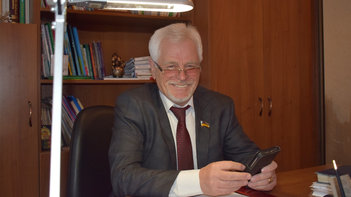 Паламарчукові мости: Микола Євгенович тридцять років очолює училище