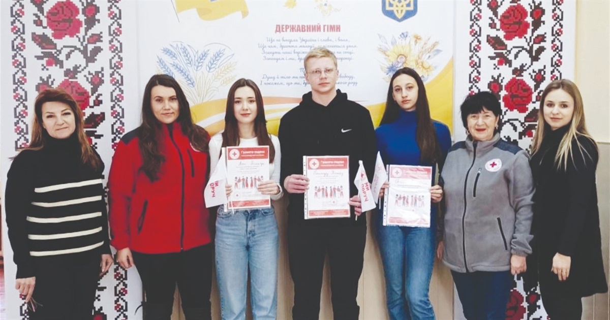 Переможці проєкту від "Товариства Червоного Хреста України" — кіцманські ліцеїсти