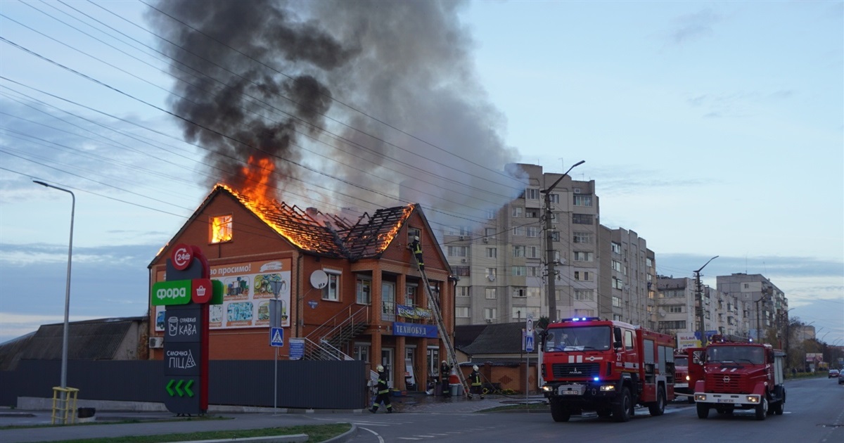 У Переяславі загорівся будівельний магазин "Технобуд": ФОТО з місця події