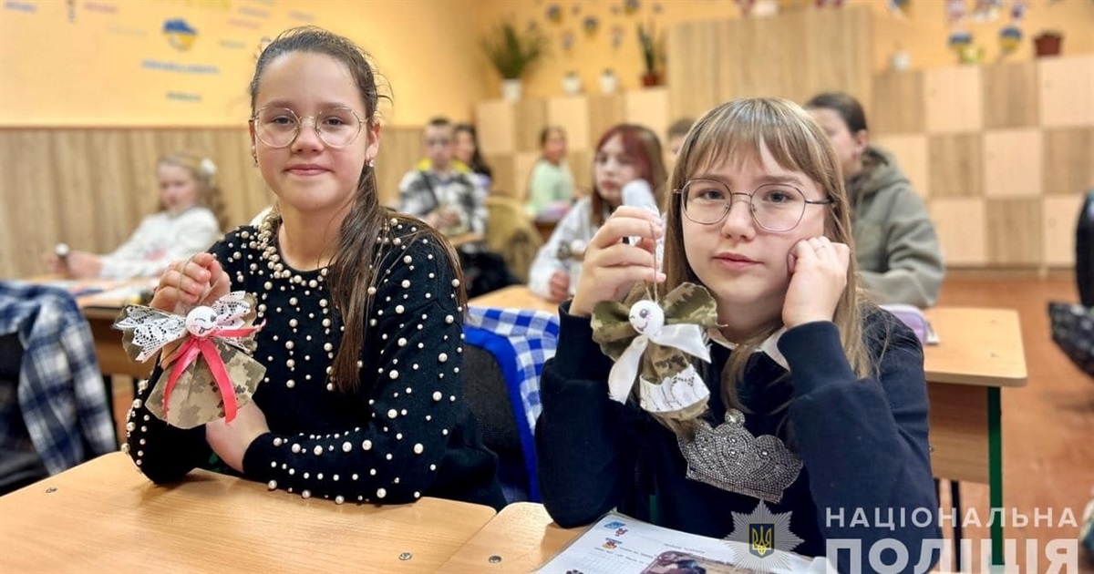 "Маленькі янголи" для великих героїв: як звягельські учні підтримують наших військових