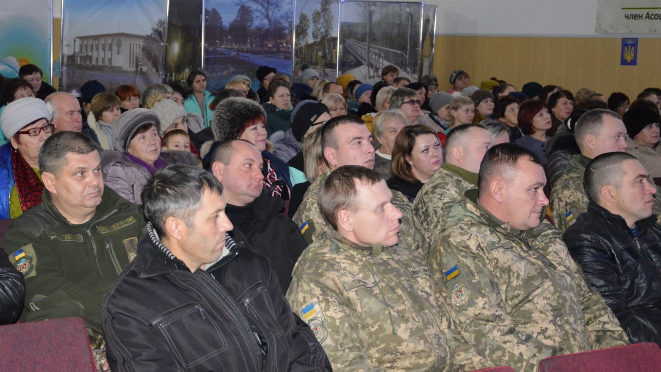 В Сватівській мерії вітали не тільки військових, а і службовців місцевого самоврядування