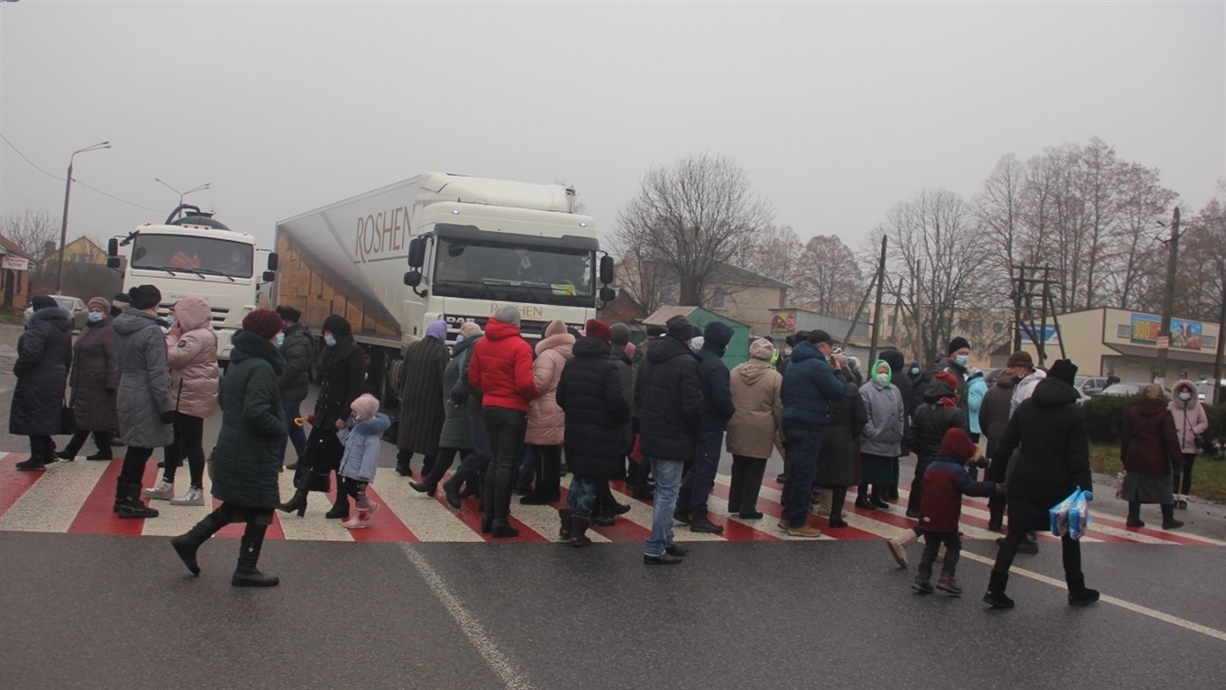 У Корделівці люди протестували проти підняття тарифів на енергоносії: перекрили рух