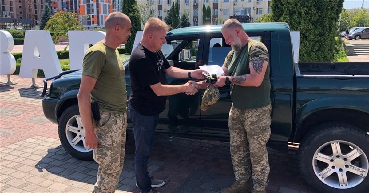 Нардеп Віктор М'ялик у Вараський район подарував чотири авто для захисників