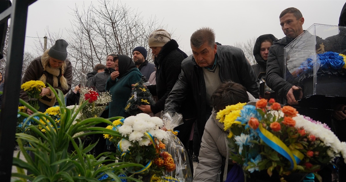 «Ми зобов'язані пам'ятати»: у Великій Яромирці відкрили Стелу пам’яті п'ятьом загиблим воїнам