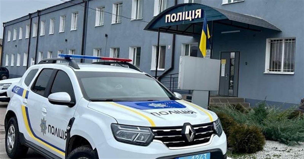 Патрулюючи вулиці, правоохоронці виявили наркотичні речовини у чотирьох чоловіків