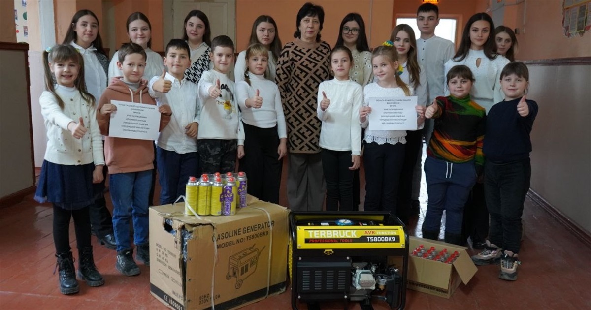 Учні Городоцького ліцею №2 провели ярмарки, а за виручені кошти купили генератори для воїнів