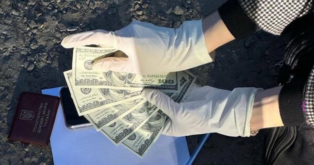 Видачу товару зі складу в Ізмаїлі оцінили в 500 доларів: на хабарі попалася працівниця облмитниці
