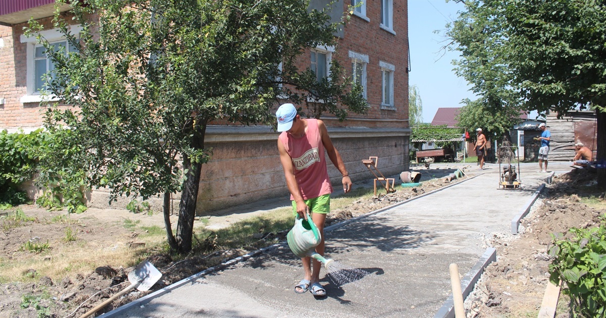 Сучасні подвір’я та відремонтовані покрівлі — результат співпраці громади із владою