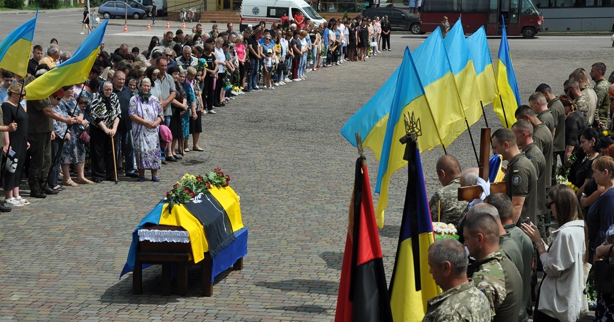 «Народився, щоб жити й померти за Україну»: в Сарнах прощалися з розвідником Олександром Бортніком