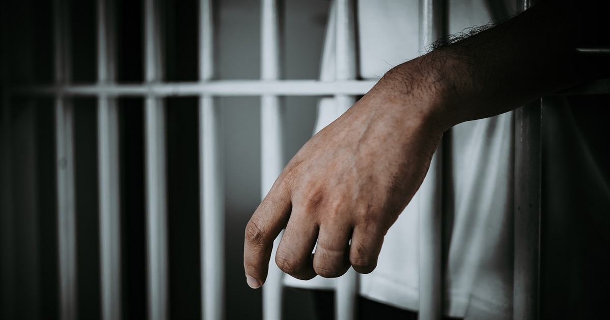 У Звягелі двоє чоловіків увірвалися до будинку та пограбували власника