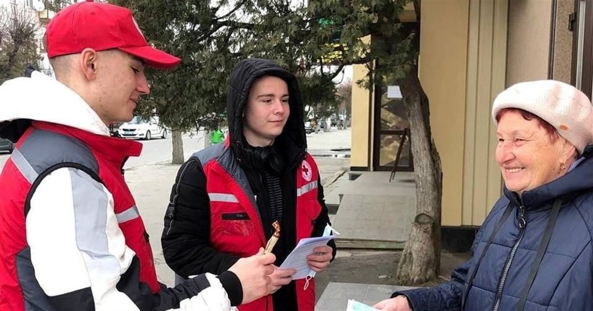Гуманітарна допомога, апсайклінг та майстеркласи: звягельський Червоний Хрест прозвітував про роботу