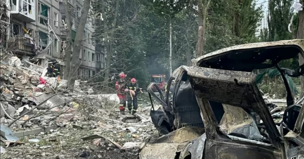 Удар ворога по Києву: бабуся вижила, її діти й онуки під завалами