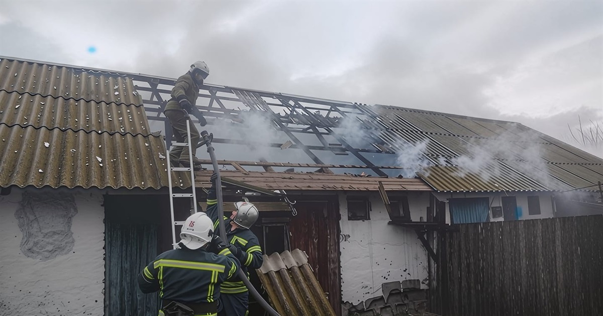 Вогонь знищив покрівлю та пошкодив перекриття приватного будинку на Звягельщині