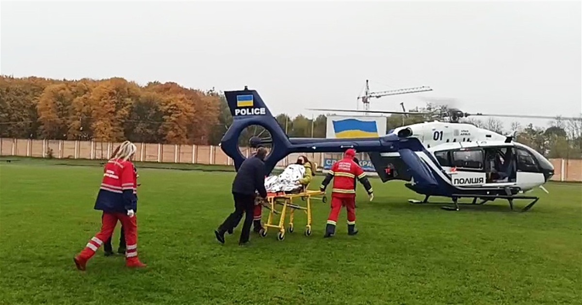 Вагітну червоноградку через загрозу передчасних пологів терміново доставили гелікоптером до Львова