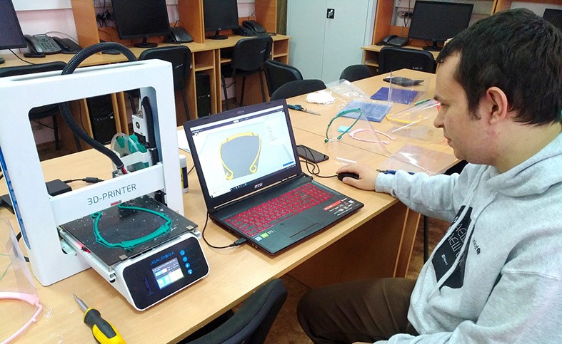 Волонтери ДонНТУ створюють для медиків сучасні захисні екрани