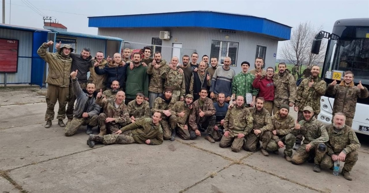 Черговий обмін полоненими: додому вдалось повернути 45 захисників