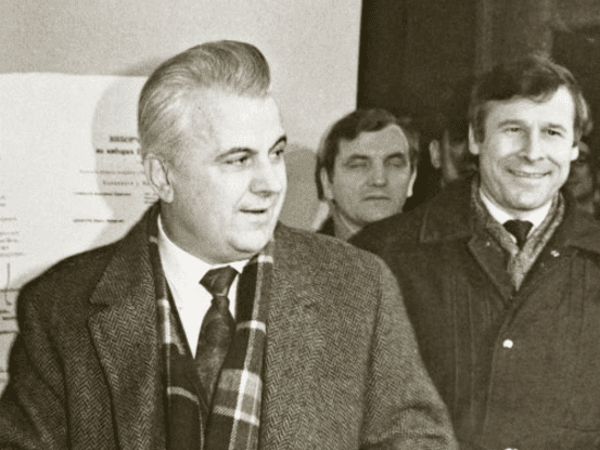 Леонід Кравчук під час голосування на референдумі 1 грудня 1991 року.