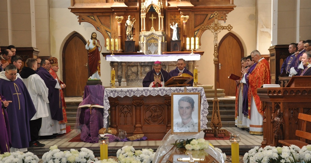 У Чорткові провели в дорогу вічності полеглого 36-річного Героя Степаненка Андрія