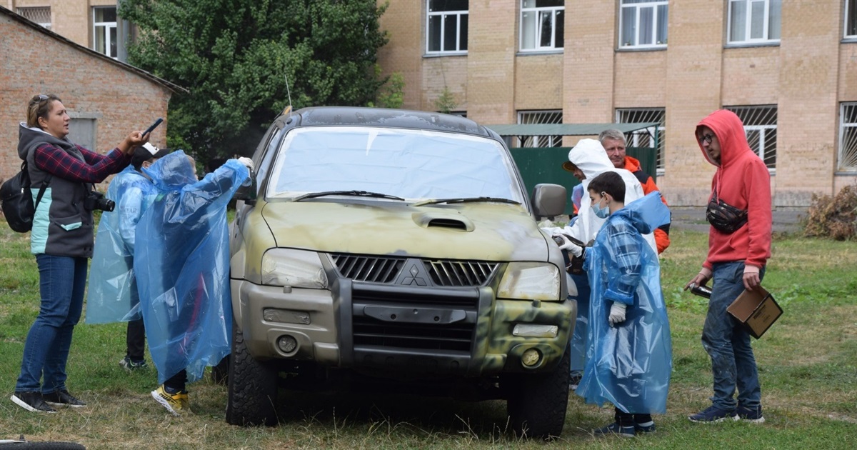 Діти Переяслава розфарбували автівку в захисні кольори для українських воїнів ФОТО/ВІДЕО