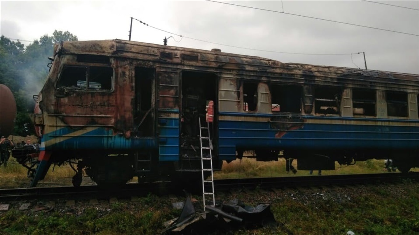 Під Браїловом загорілася електричка: рятувальники спрацювали оперативно