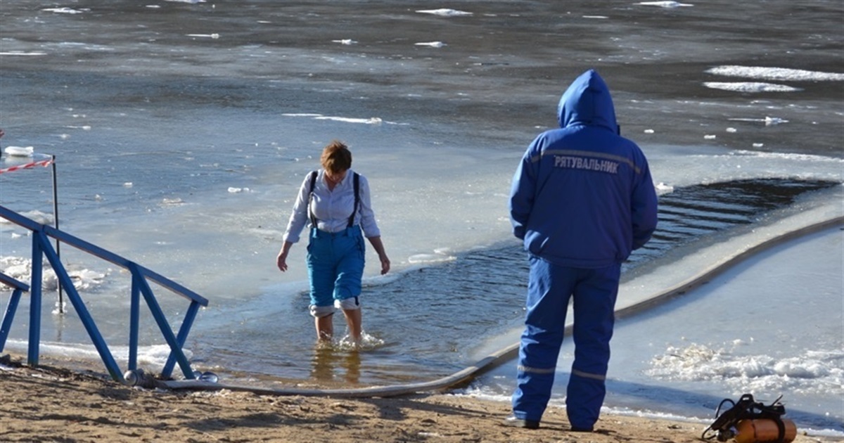 Водохреща наближається: рятувальники розповіли, як южноукраїнцям безпечно пірнати в ополонку