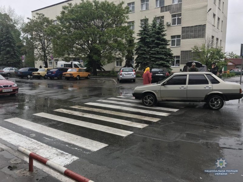 Поліція встановлює водія, який скоїв наїзд на жінку і зник з місця події