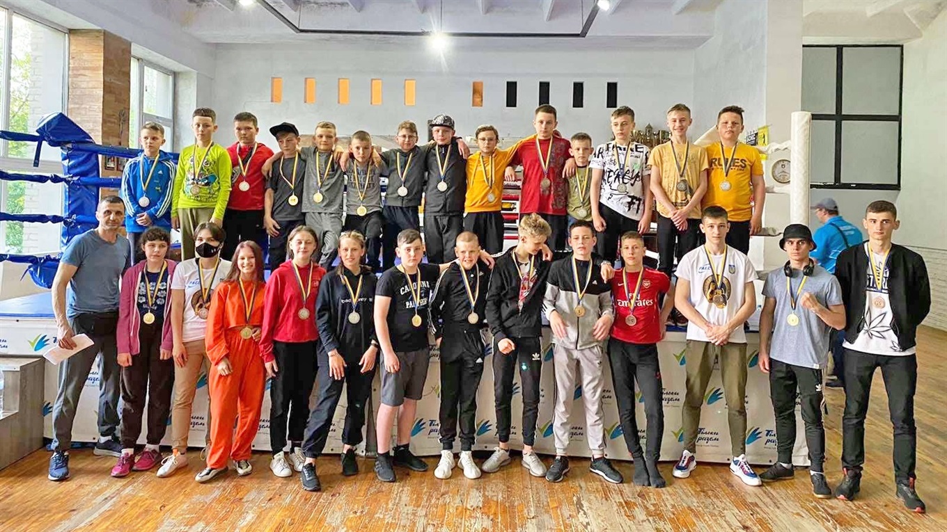 Вараські спортсмени здобули 28 перемог на чемпіонаті з кікбоксингу