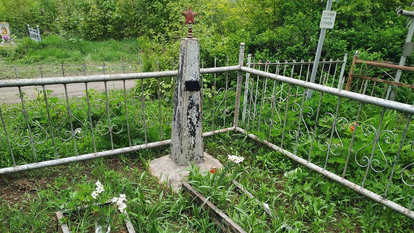У Жмеринці на кладовищі з пам’ятників загиблих на війні викрали зірки 