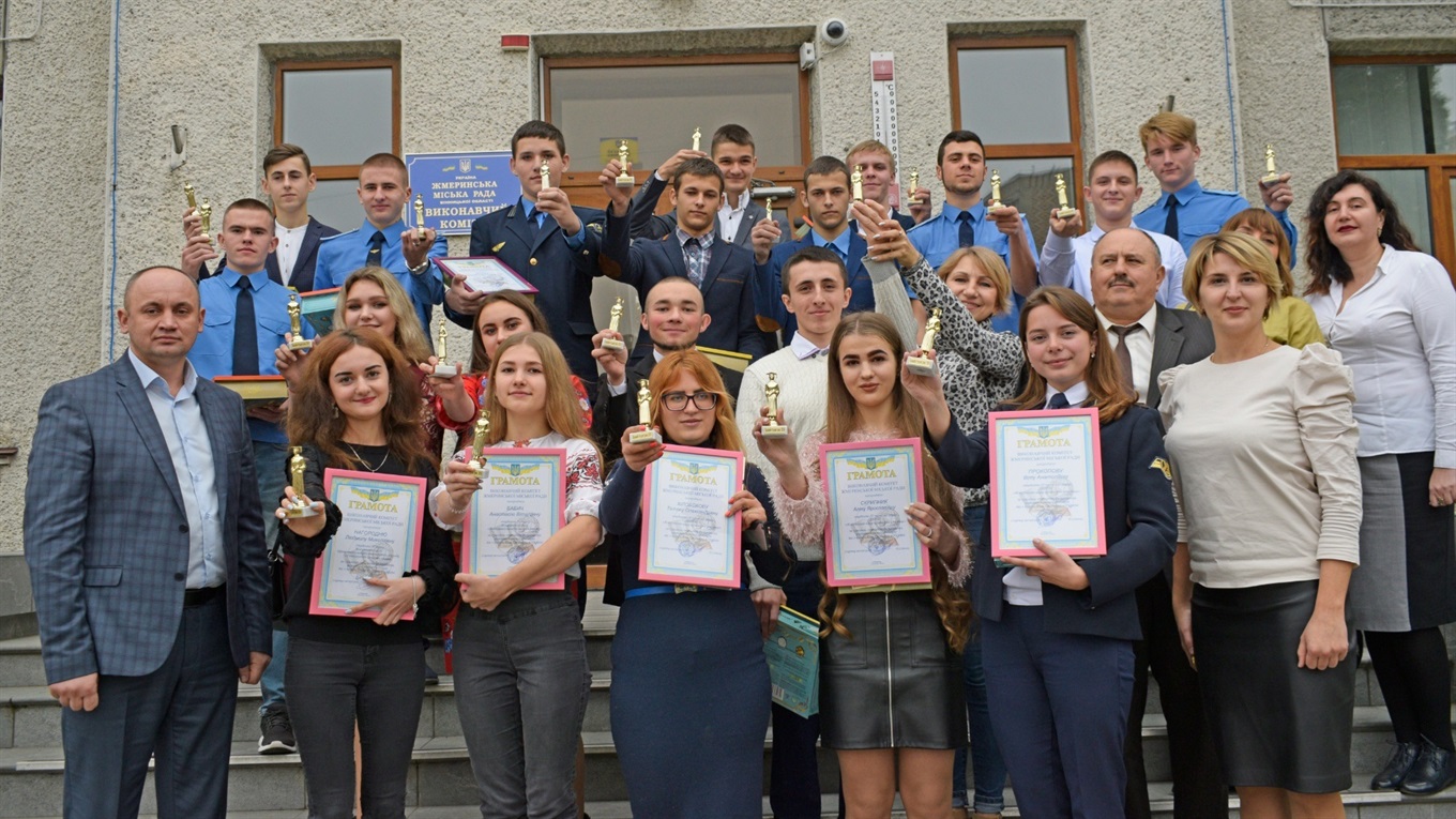  «Студентським Оскаром», грамотами та солодкими подарунками вітали студентів Жмеринки
