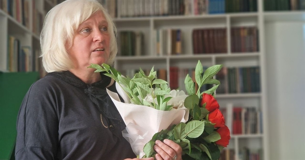 «Я пишу, щоб говорити з сином»: у Старокостянтинові відбулася щемлива зустріч із Іриною Царук