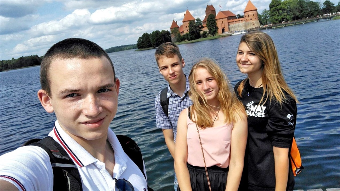 Котлети по-київськи і тиша у коридорах: чим здивувала торецьких школярів литовська гімназія