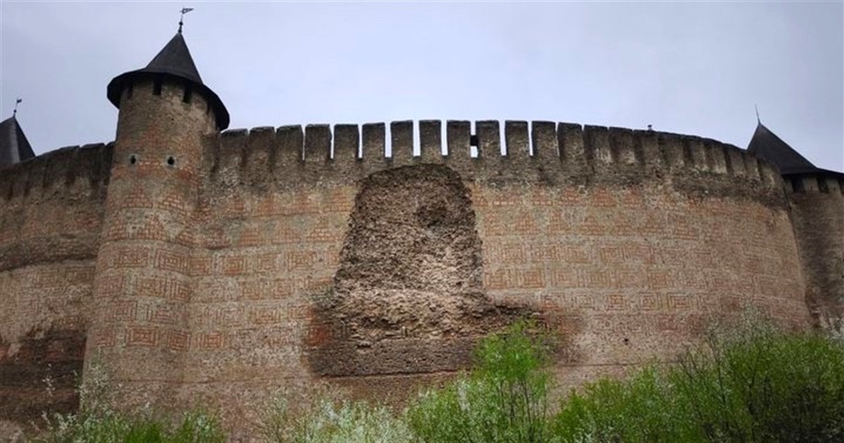 У Хотинській фортеці обвалилася стіна: чи вдасться зупинити подальше руйнування стародавньої споруди